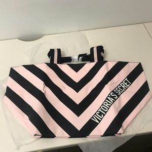 VS weekender tote
